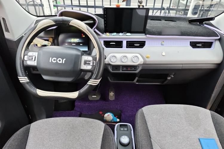 Used Chery QQ Ice Cream 2022 120km Conical Shape Lithium Iron Phosphate Center Console