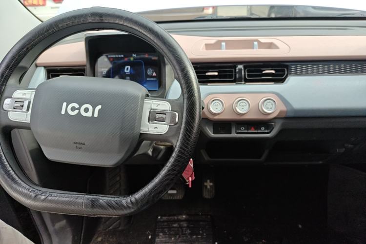 Used Chery QQ Ice Cream 2022 170km Sundae Phosphate Lithium-Ion Center Console