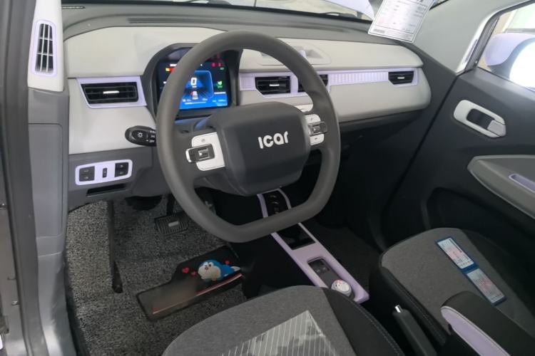 Used Chery QQ Ice Cream 2022 170km Sundae Phosphate Lithium-Ion Center Console