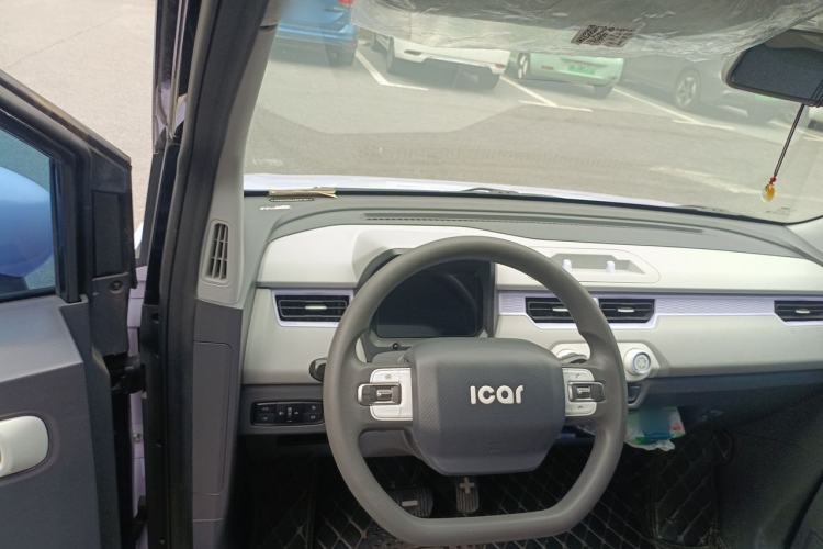 Used Chery QQ Ice Cream 2022 170km Sundae Phosphate Lithium-Ion Center Console