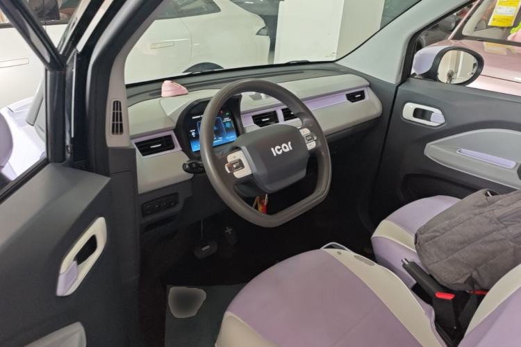 Used Chery QQ Ice Cream 2022 170km Sundae Phosphate Lithium-Ion Center Console