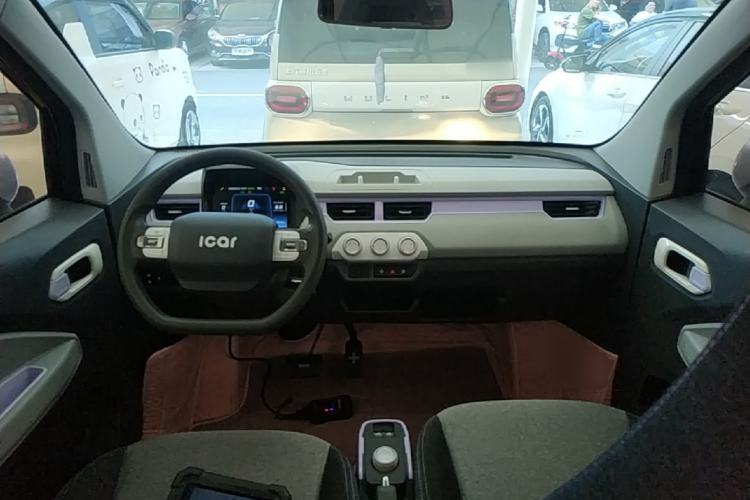 Used Chery QQ Ice Cream 2022 170km Sundae Phosphate Lithium-Ion Center Console