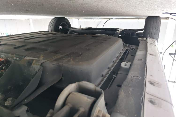 Used Chery QQ Ice Cream 2022 120km Conical Shape Lithium Iron Phosphate Chassis Rear Left