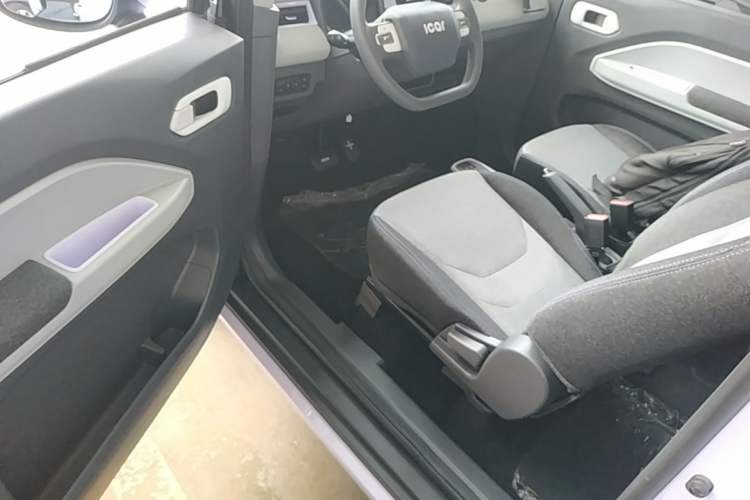 Used Chery QQ Ice Cream 2022 170km Sundae Phosphate Lithium-Ion Driver Seat
