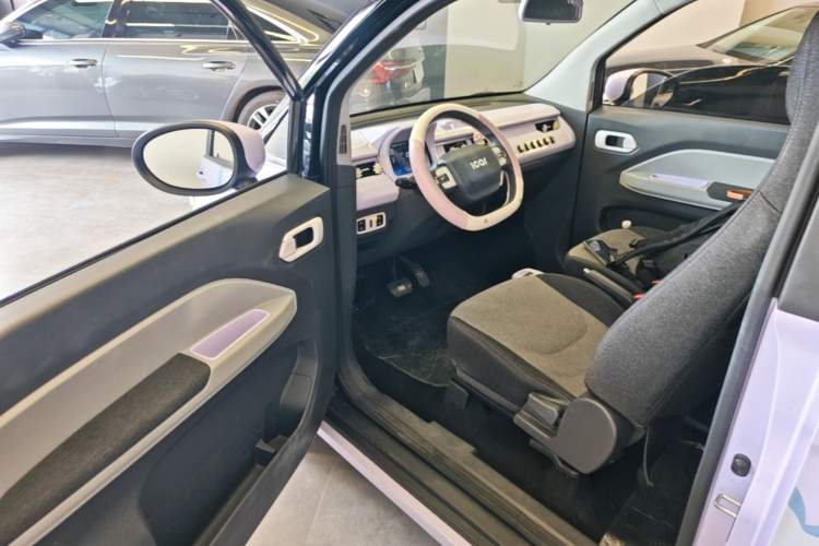 Used Chery QQ Ice Cream 2022 170km Sundae Phosphate Lithium-Ion Driver Seat