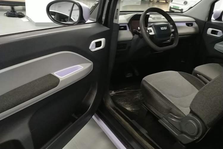 Used Chery QQ Ice Cream 2022 170km Sundae Phosphate Lithium-Ion Driver Seat