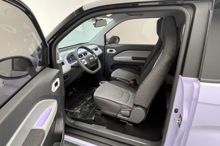 Used Chery QQ Ice Cream 2022 170km Sundae Phosphate Lithium-Ion Driver Seat