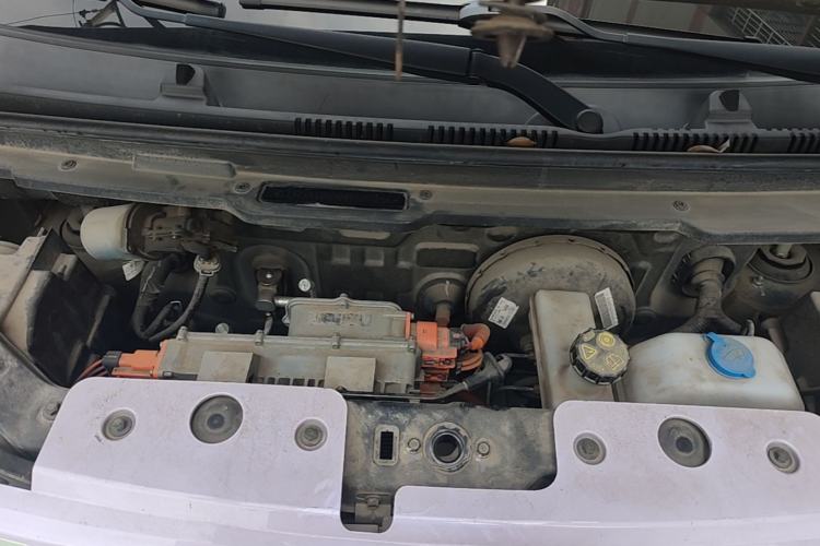 Used Chery QQ Ice Cream 2022 170km Sundae Phosphate Lithium-Ion Engine Bay