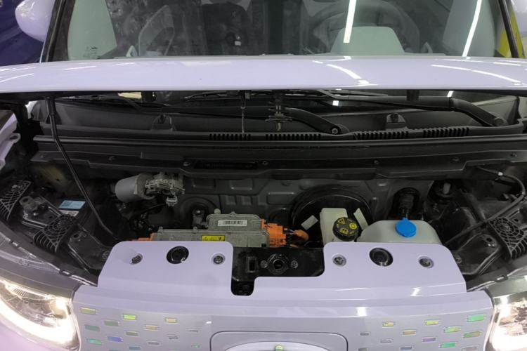 Used Chery QQ Ice Cream 2022 170km Sundae Phosphate Lithium-Ion Engine Bay