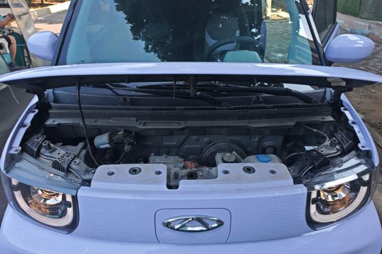 Used Chery QQ Ice Cream 2022 170km Sundae Phosphate Lithium-Ion Engine Bay