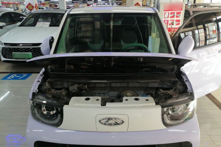 Used Chery QQ Ice Cream 2022 170km Sundae Phosphate Lithium-Ion Engine Bay