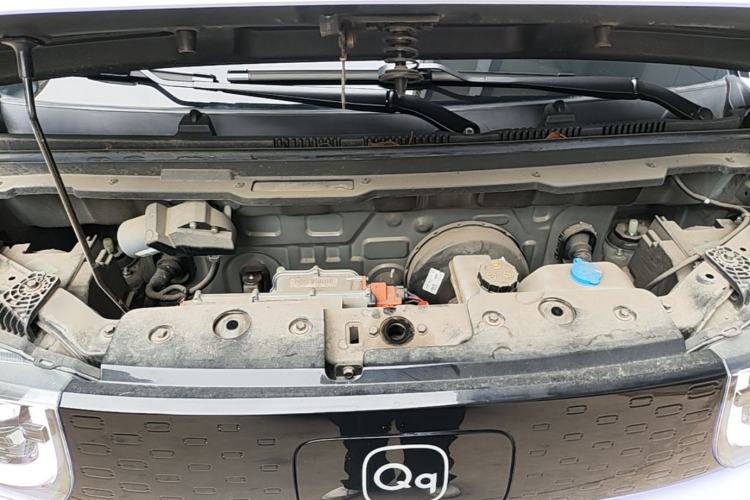 Used Chery QQ Ice Cream 2022 170km Sundae Phosphate Lithium-Ion Engine Bay