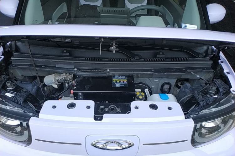 Used Chery QQ Ice Cream 2022 170km Sundae Phosphate Lithium-Ion Engine Bay