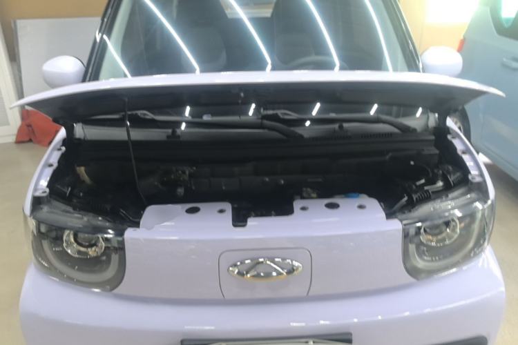 Used Chery QQ Ice Cream 2022 170km Sundae Phosphate Lithium-Ion Engine Bay