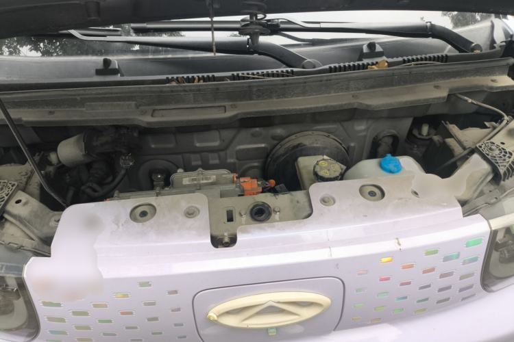 Used Chery QQ Ice Cream 2022 170km Sundae Phosphate Lithium-Ion Engine Bay