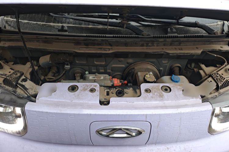 Used Chery QQ Ice Cream 2022 120km Conical Shape Lithium Iron Phosphate Engine Bay