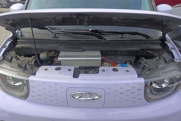 Used Chery QQ Ice Cream 2022 170km Sundae Phosphate Lithium-Ion Engine Bay