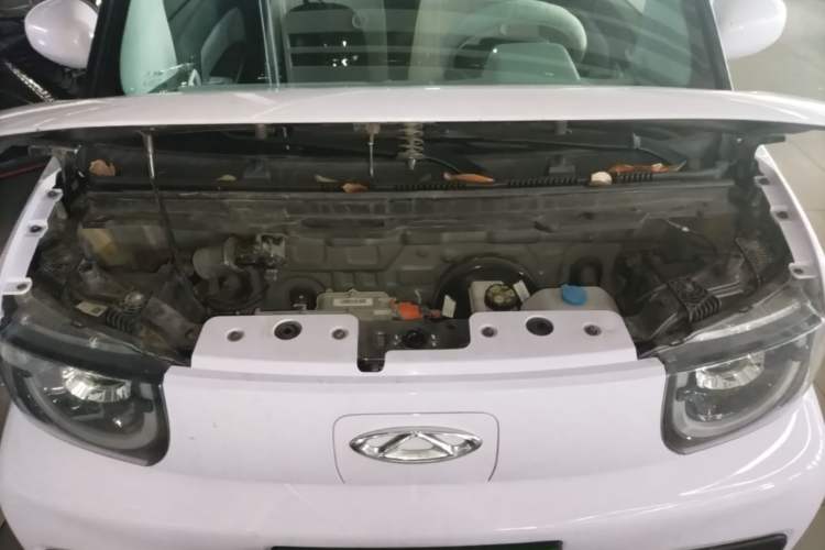 Used Chery QQ Ice Cream 2022 170km Sundae Phosphate Lithium-Ion Engine Bay