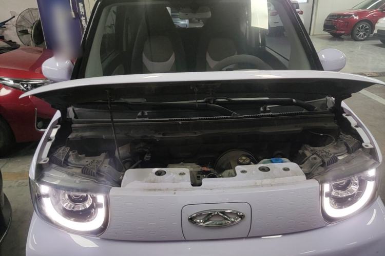 Used Chery QQ Ice Cream 2022 170km Sundae Phosphate Lithium-Ion Engine Bay