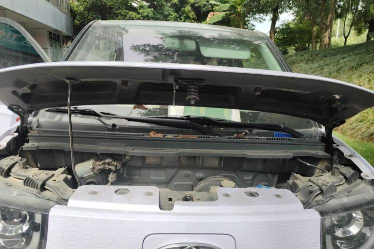 Used Chery QQ Ice Cream 2022 170km Sundae Phosphate Lithium-Ion Engine Bay