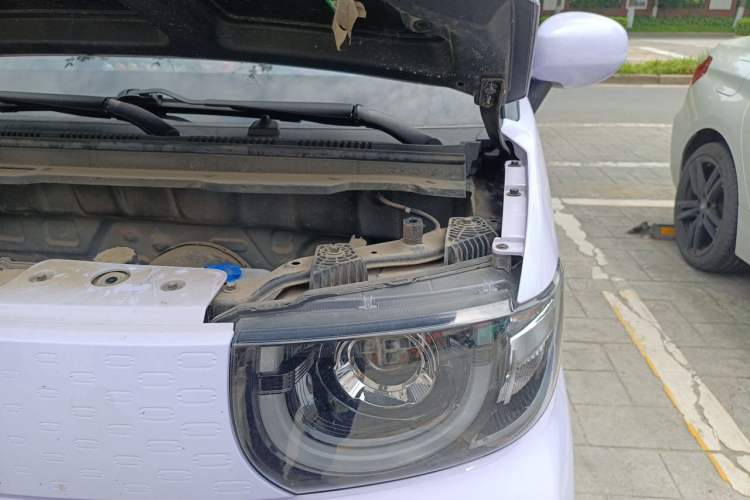 Used Chery QQ Ice Cream 2022 170km Sundae Phosphate Lithium-Ion Engine Bay Left