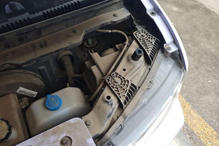 Used Chery QQ Ice Cream 2022 120km Conical Shape Lithium Iron Phosphate Engine Bay Left