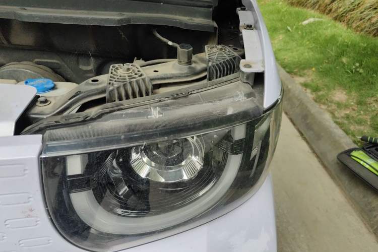 Used Chery QQ Ice Cream 2022 170km Sundae Phosphate Lithium-Ion Engine Bay Left