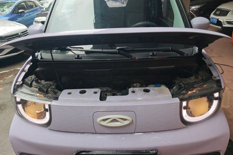 Used Chery QQ Ice Cream 2022 170km Sundae Phosphate Lithium-Ion Engine Bay