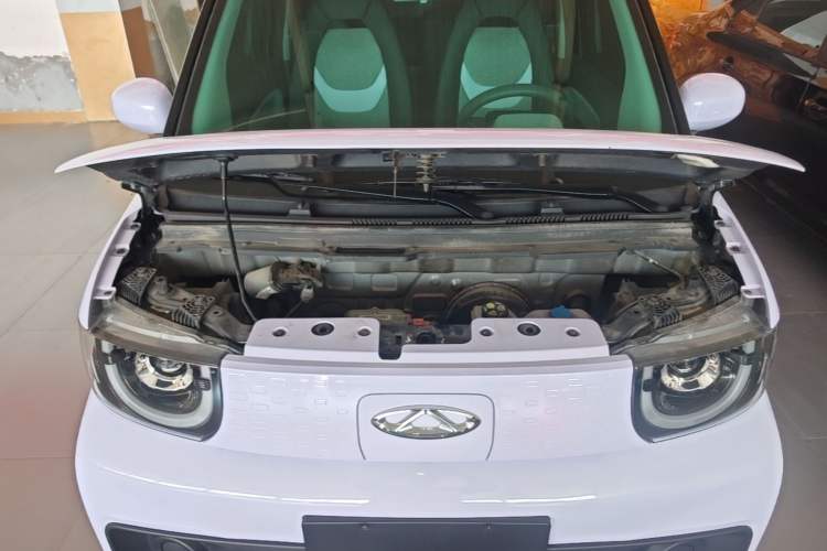 Used Chery QQ Ice Cream 2022 170km Sundae Phosphate Lithium-Ion Engine Bay