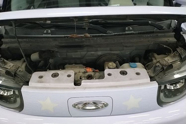 Used Chery QQ Ice Cream 2022 170km Sundae Phosphate Lithium-Ion Engine Bay