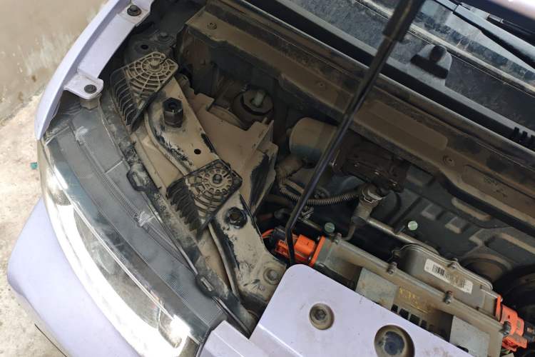 Used Chery QQ Ice Cream 2022 120km Conical Shape Lithium Iron Phosphate Engine Bay Right