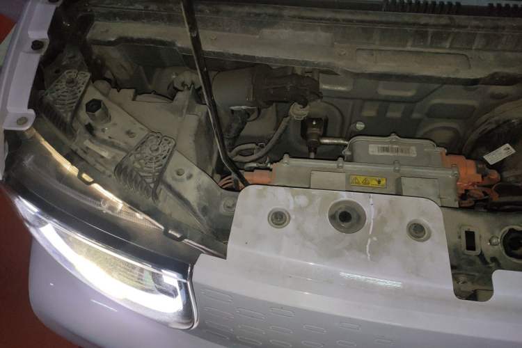 Used Chery QQ Ice Cream 2022 170km Sundae Phosphate Lithium-Ion Engine Bay Right