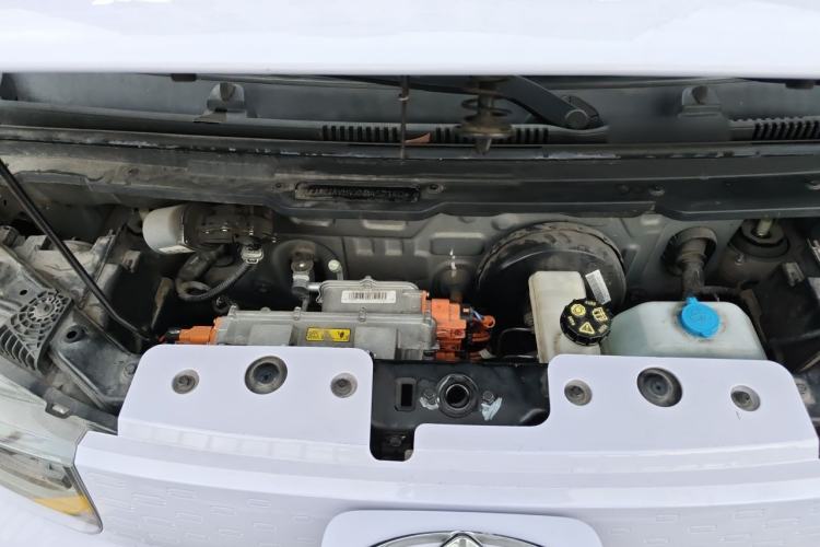 Used Chery QQ Ice Cream 2022 120km Conical Shape Lithium Iron Phosphate Engine Bay