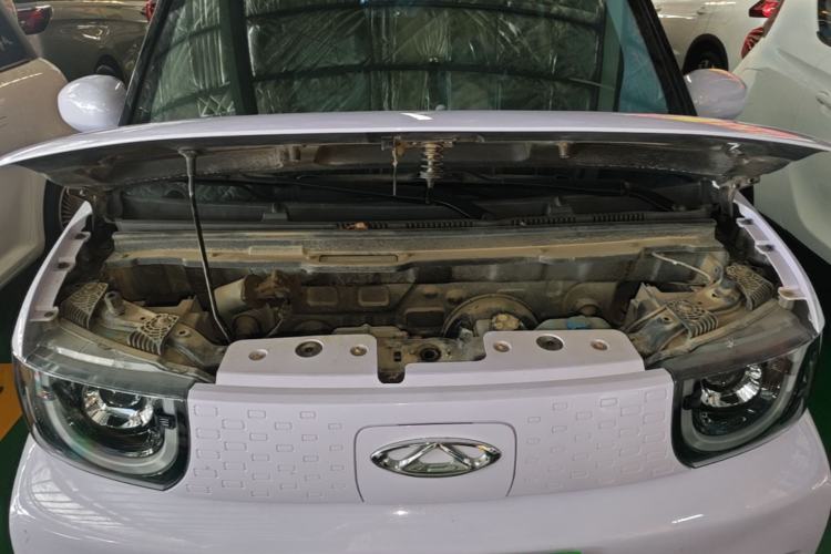 Used Chery QQ Ice Cream 2022 170km Sundae Phosphate Lithium-Ion Engine Bay