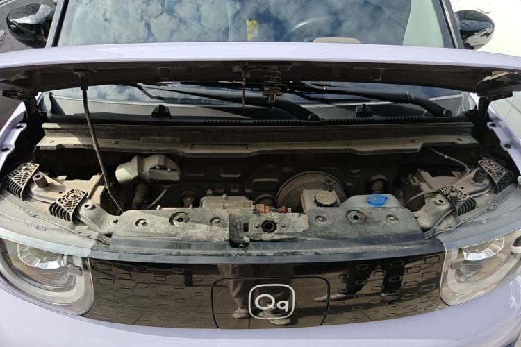 Used Chery QQ Ice Cream 2022 170km Sundae Phosphate Lithium-Ion Engine Bay