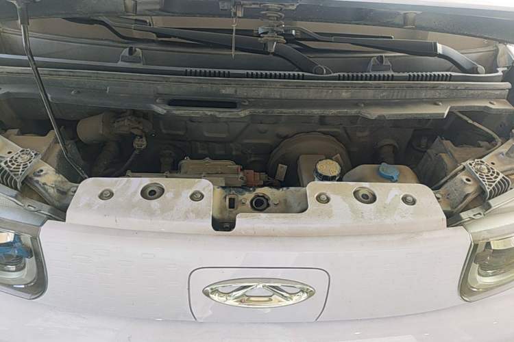 Used Chery QQ Ice Cream 2022 170km Sundae Phosphate Lithium-Ion Engine Bay
