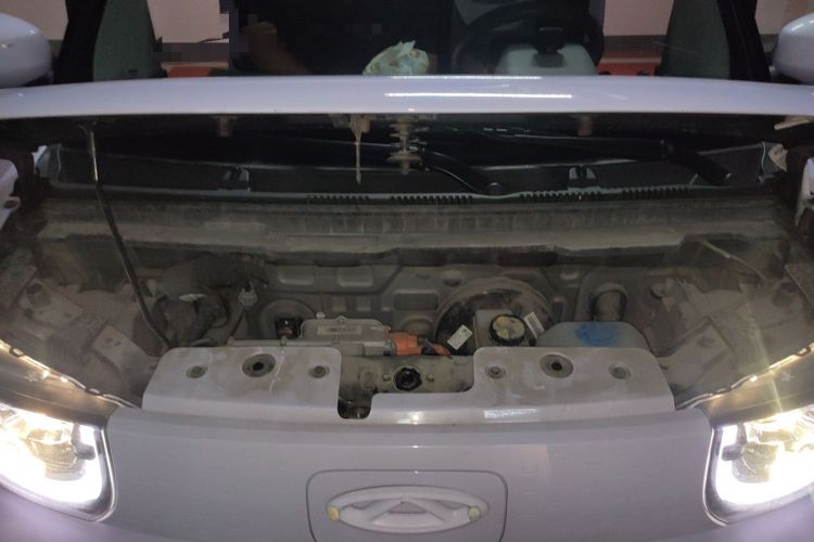 Used Chery QQ Ice Cream 2022 170km Sundae Phosphate Lithium-Ion Engine Bay