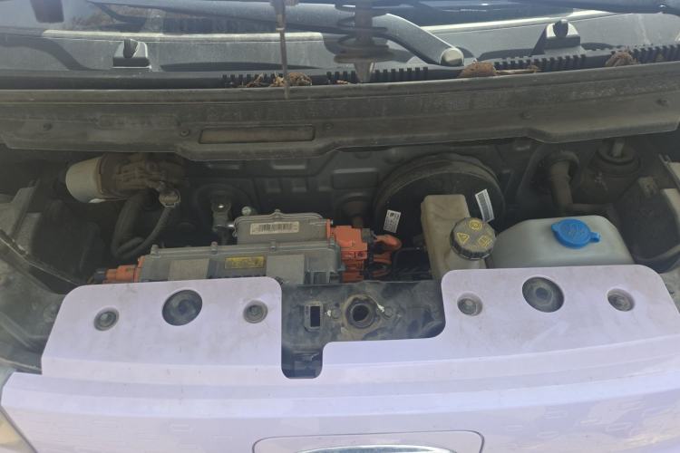 Used Chery QQ Ice Cream 2022 170km Sundae Phosphate Lithium-Ion Engine Bay