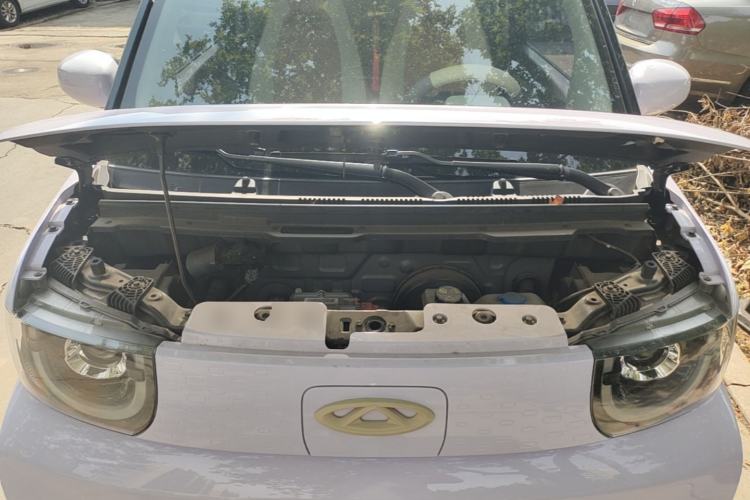 Used Chery QQ Ice Cream 2022 120km Conical Shape Lithium Iron Phosphate Engine Bay