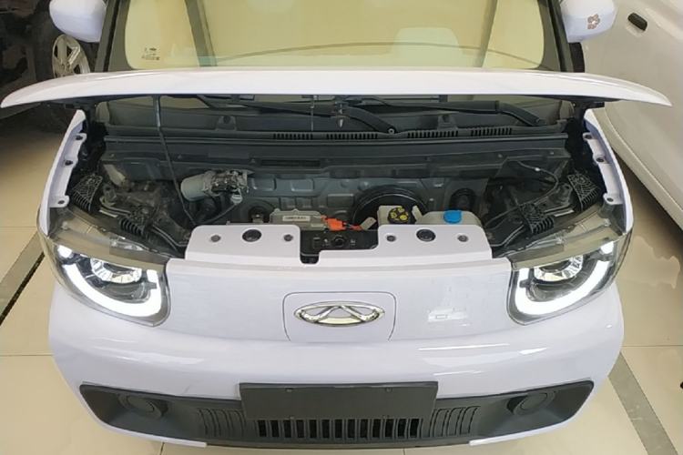 Used Chery QQ Ice Cream 2022 170km Sundae Phosphate Lithium-Ion Engine Bay