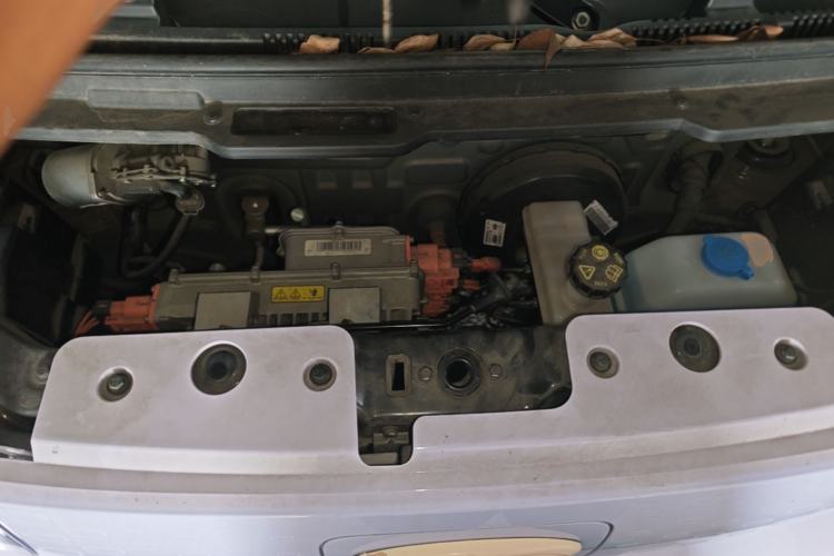 Used Chery QQ Ice Cream 2022 170km Sundae Phosphate Lithium-Ion Engine Bay