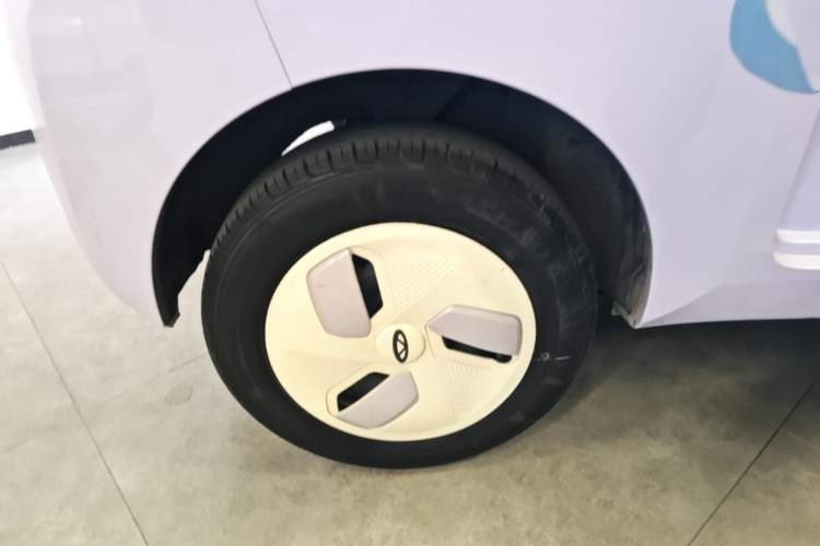 Used Chery QQ Ice Cream 2022 170km Sundae Phosphate Lithium-Ion Exterior 2