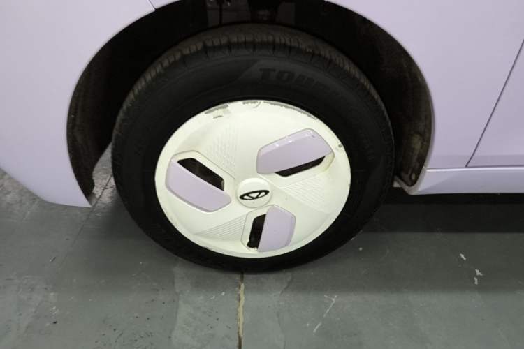 Used Chery QQ Ice Cream 2022 170km Sundae Phosphate Lithium-Ion Exterior 4