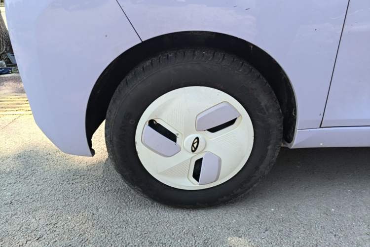Used Chery QQ Ice Cream 2022 170km Sundae Phosphate Lithium-Ion Exterior 4