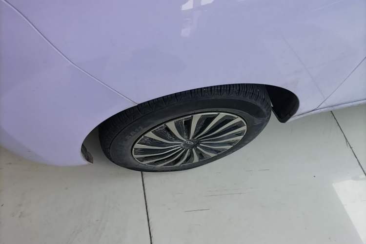 Used Chery QQ Ice Cream 2022 120km Conical Shape Lithium Iron Phosphate Exterior 4