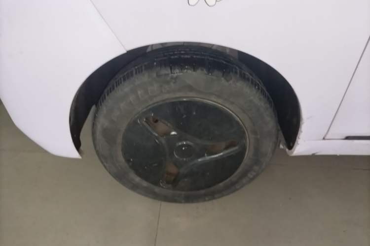 Used Chery QQ Ice Cream 2022 170km Sundae Phosphate Lithium-Ion Exterior 4