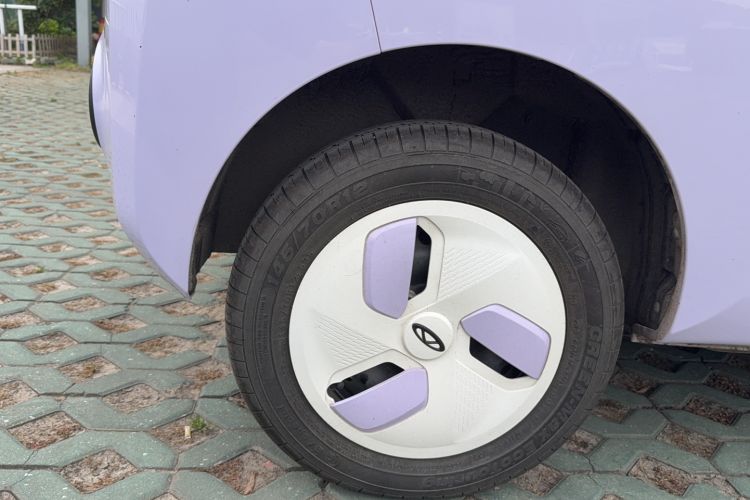 Used Chery QQ Ice Cream 2022 120km Conical Shape Lithium Iron Phosphate Exterior 5