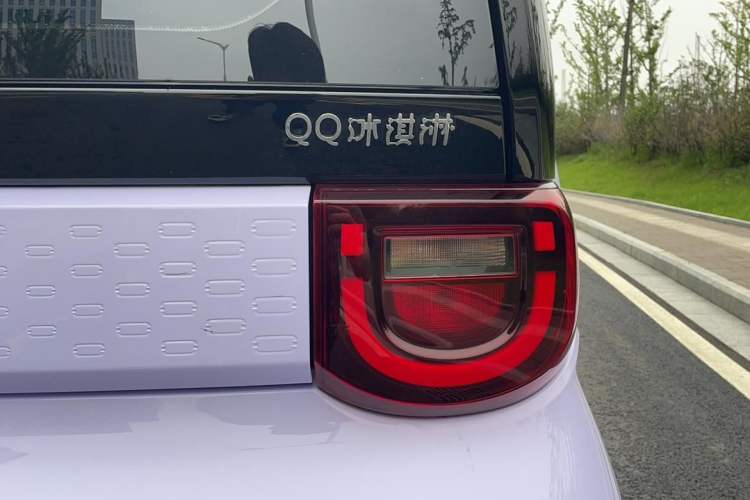 Used Chery QQ Ice Cream 2022 170km Sundae Phosphate Lithium-Ion Exterior 5