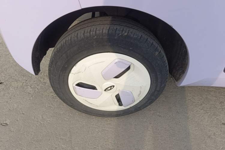Used Chery QQ Ice Cream 2022 170km Sundae Phosphate Lithium-Ion Exterior 5