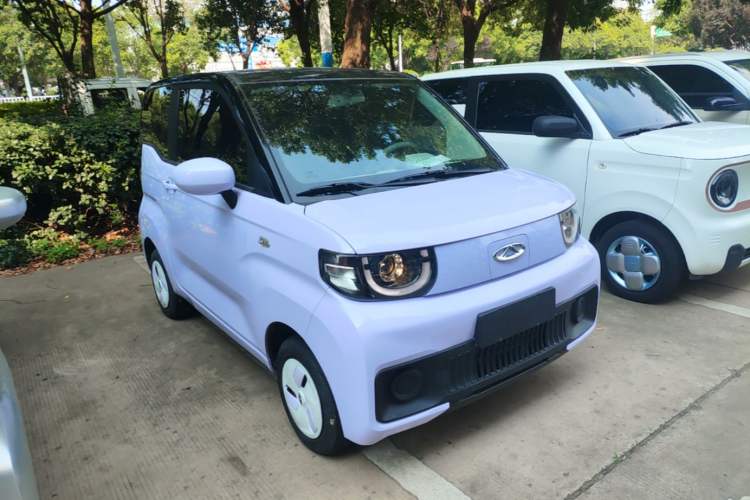 Used Chery QQ Ice Cream 2022 170km Sundae Phosphate Lithium-Ion Front Right 45 Deg